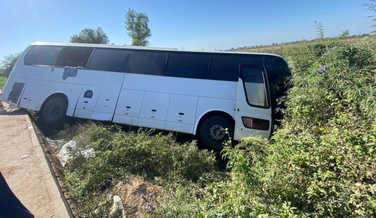 Otel servisi şarampole devrildi