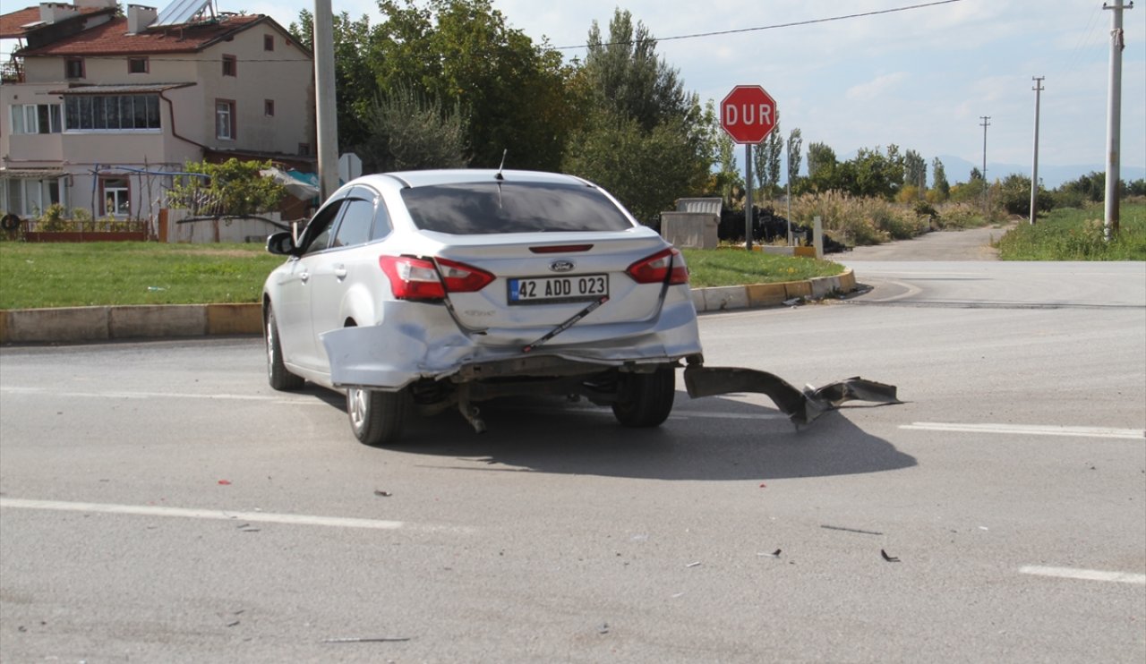 Konya'da kavşak kazası saniye saniye kayıt altına alındı