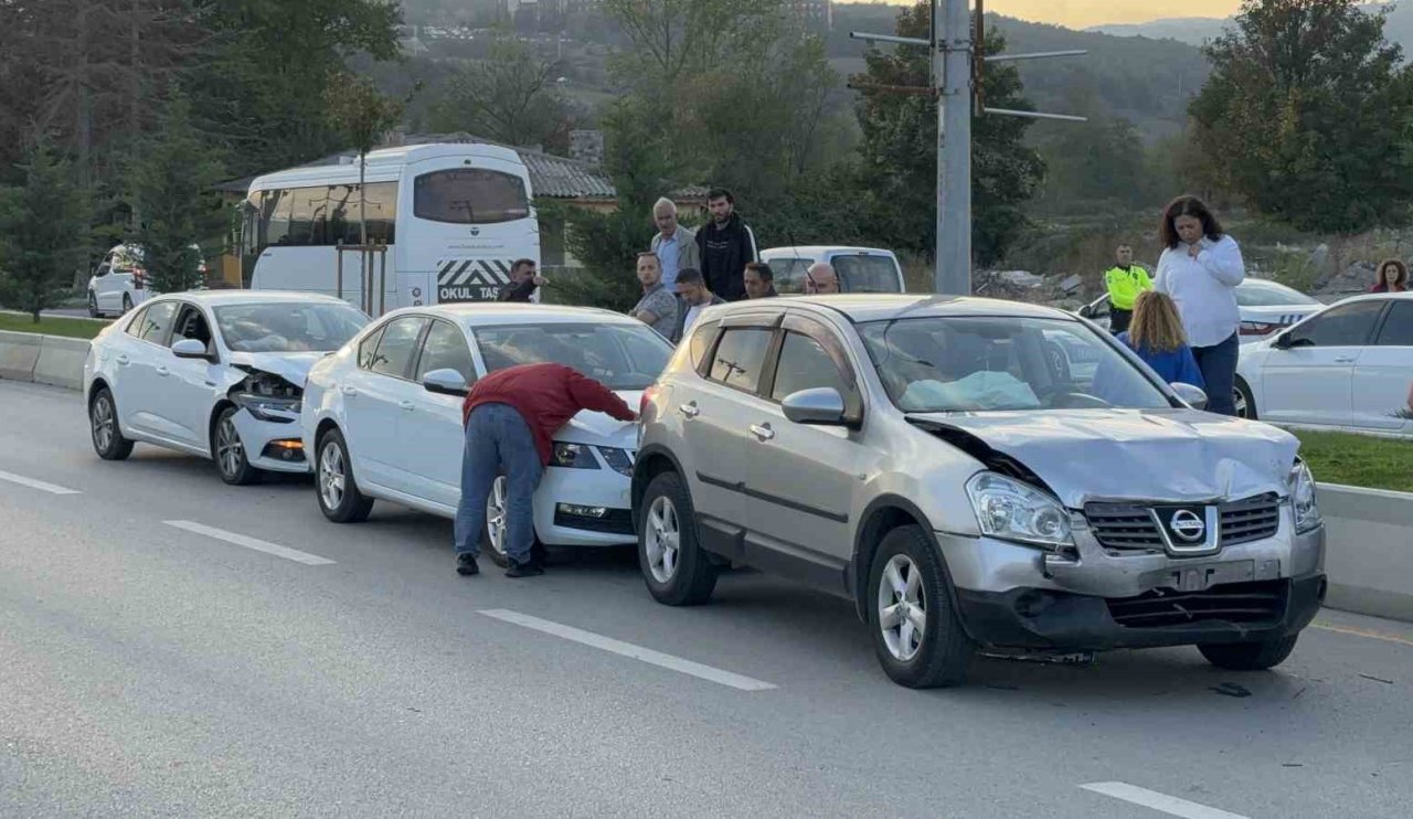 Korkunç kaza! Çok sayıda araç birbirine girdi!