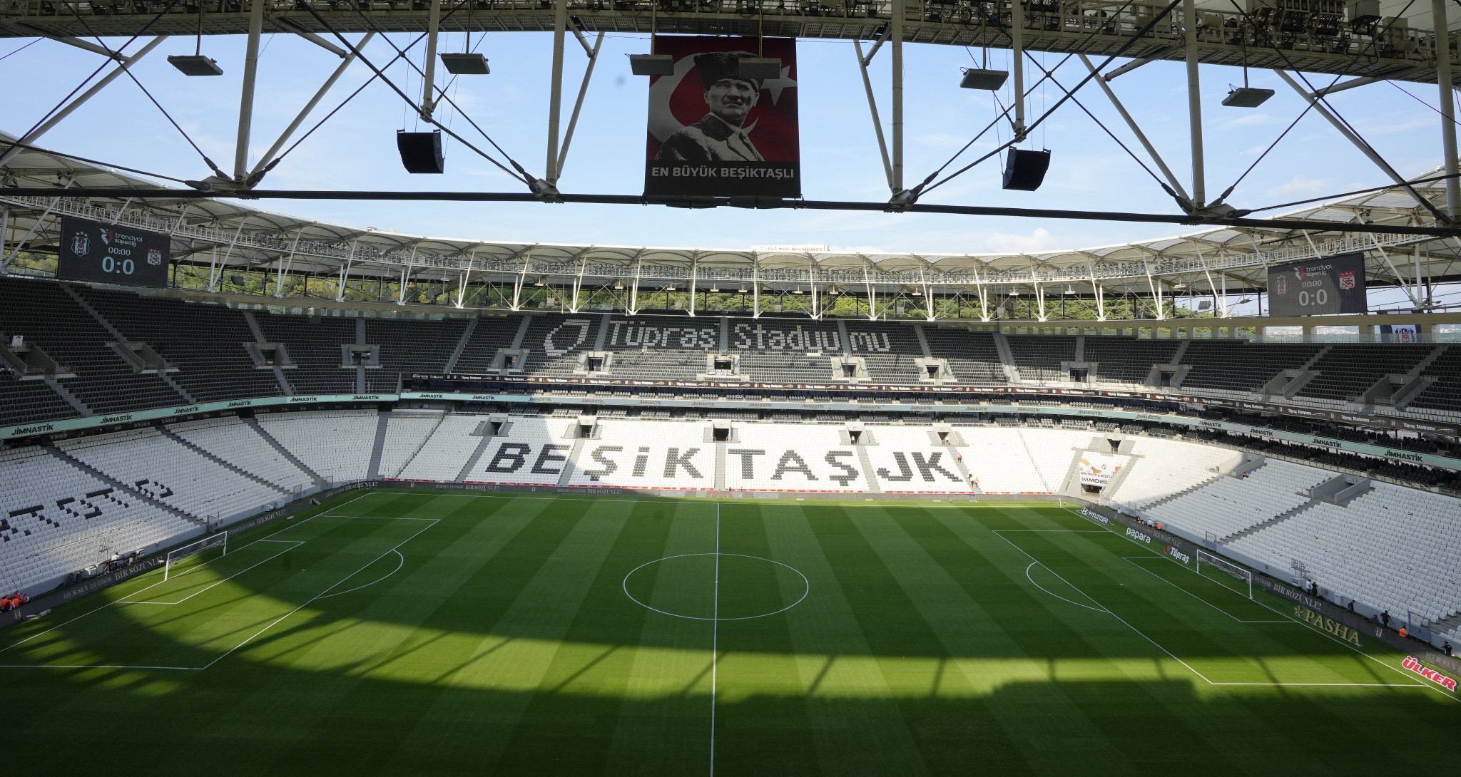 Beşiktaş- Konyaspor maçında görsel şov hazırlığı