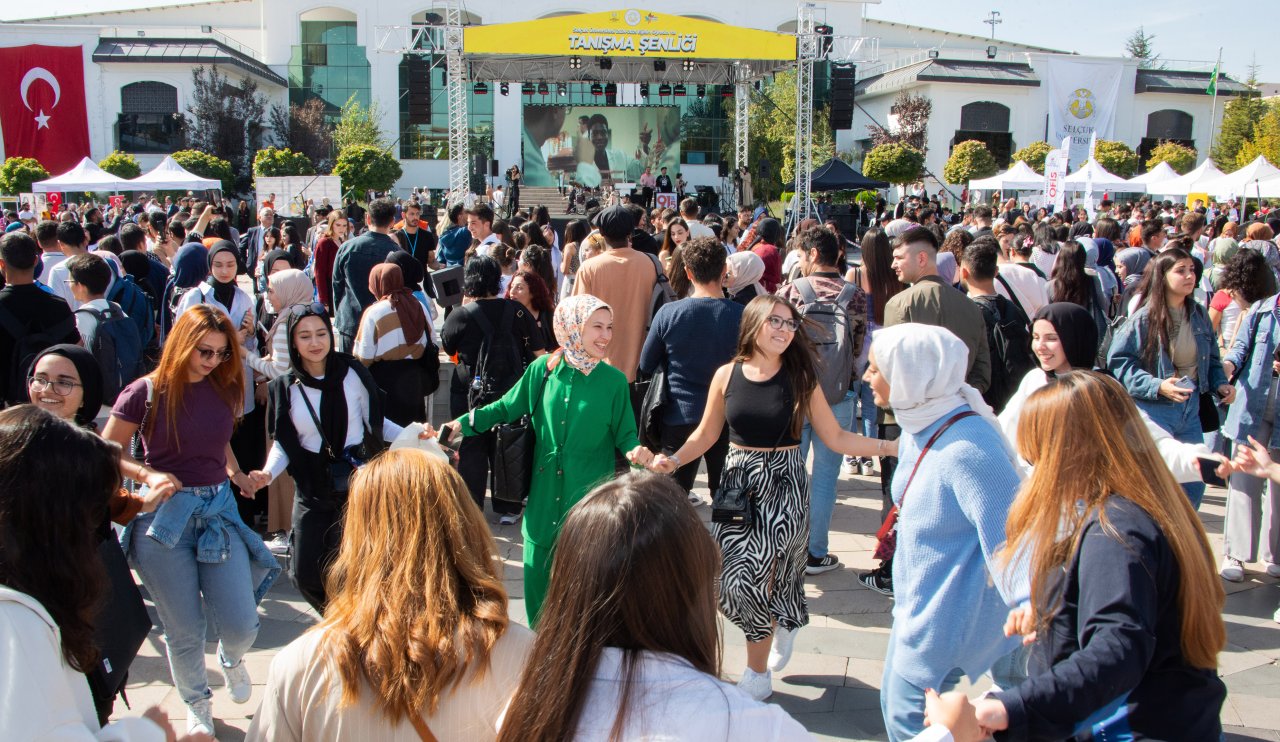 Selçuk Üniversitesi yeni döneme şenlikle başladı