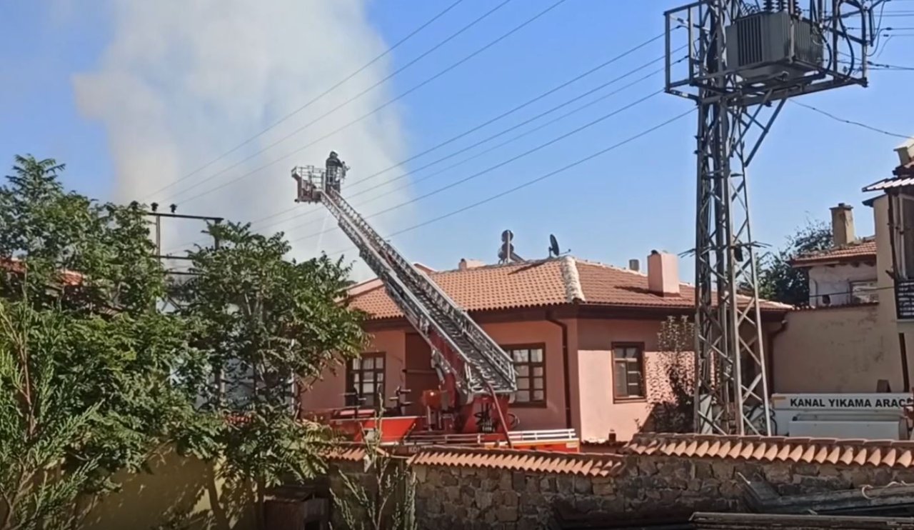 Konya'da yangın! Yandaki eve de sıçradı