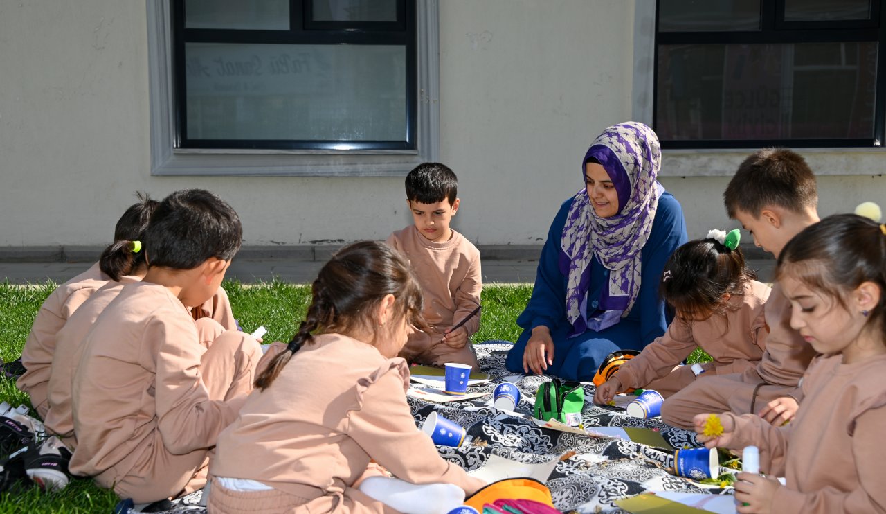 Konya'daki mektep hem sanat hem Elif Ba öğretiyor