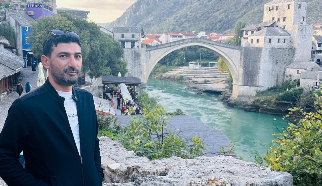 ASRİAD Konya Şube Başkanı Karabağ, Mostar Köprüsü önünde