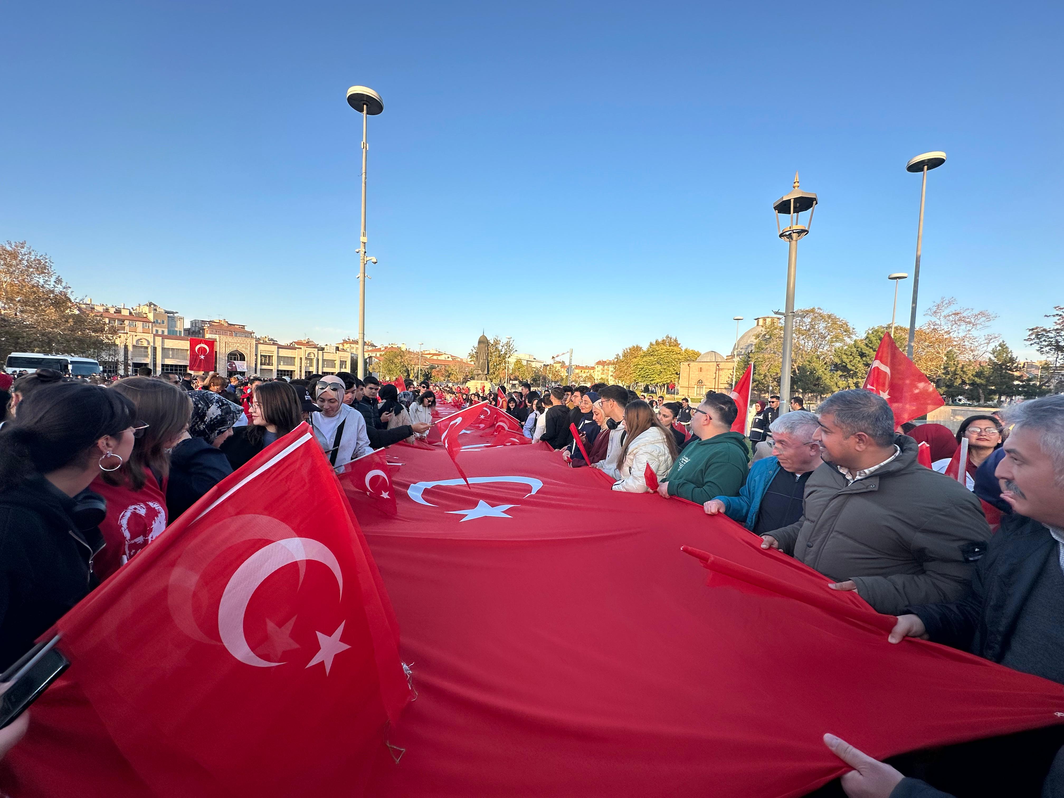 Konya'da dev Cumhuriyet yürüyüşü