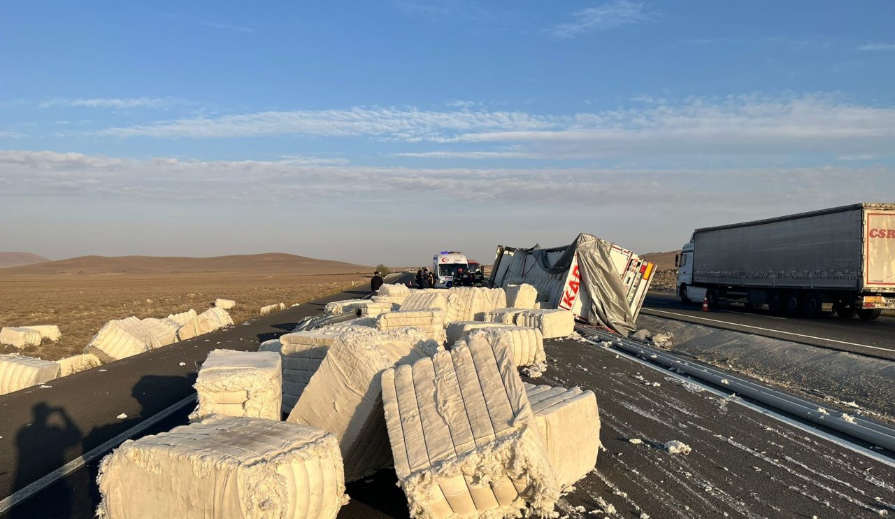 Acı kaza! Konya’da tır devrildi! Sürücü yaralandı kardeşi öldü