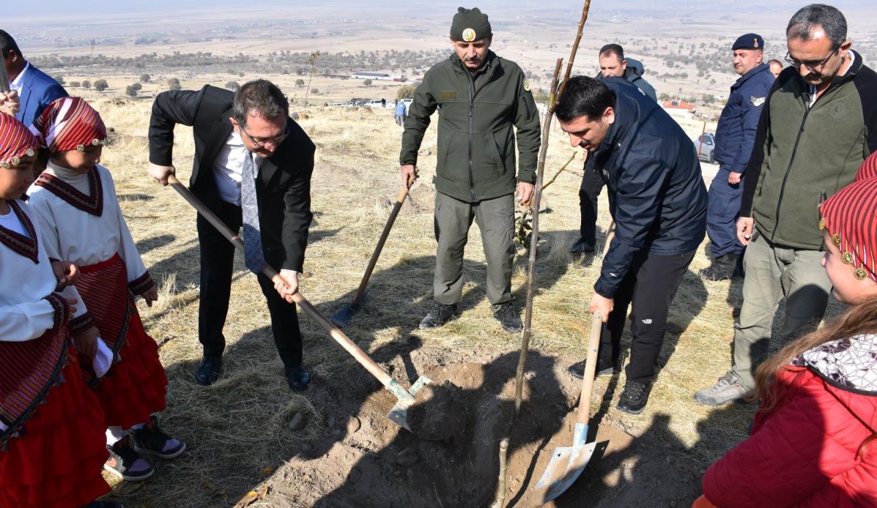 Konya'da 500 fidan toprakla buluştu