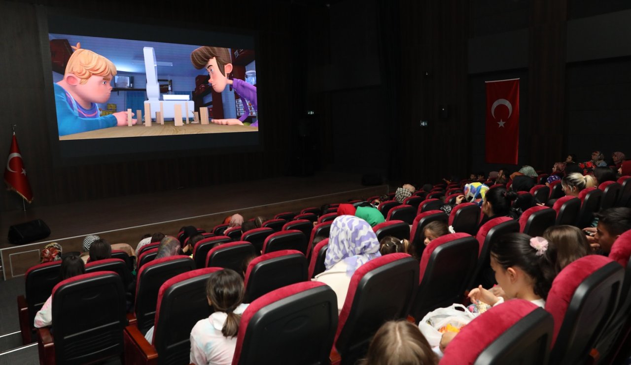 Karatay Belediyesi'nden tatilde ailelere sinema keyfi