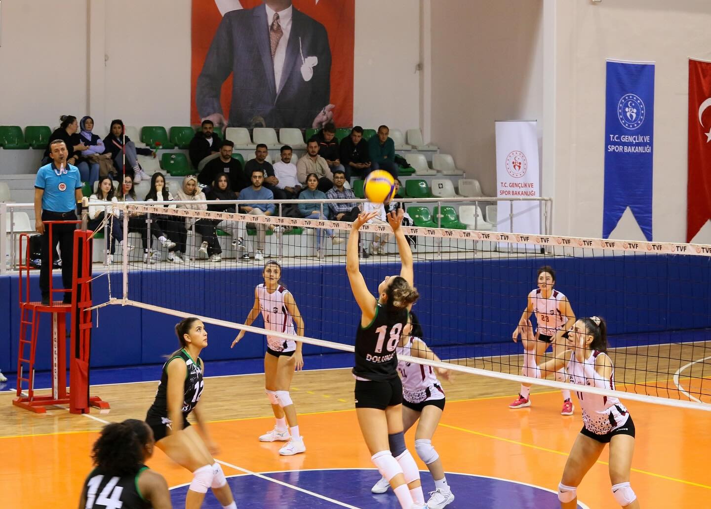 Voleybolda Ereğli zorlu sınavda