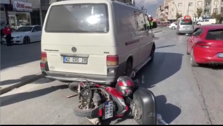 Karaman'da feci kaza! Motosiklet minibüsün altına girdi