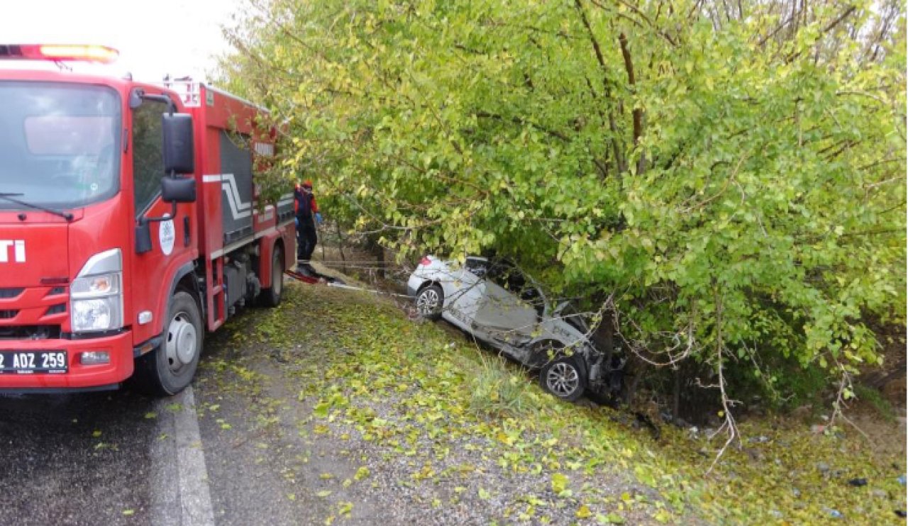 Şarampole yuvarlanan otomobilde 3 kişi hayatını kaybetti