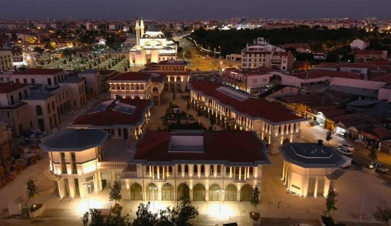 Konya’da Mevlana Meydanı’nda kaç iş yeri yenilendi?