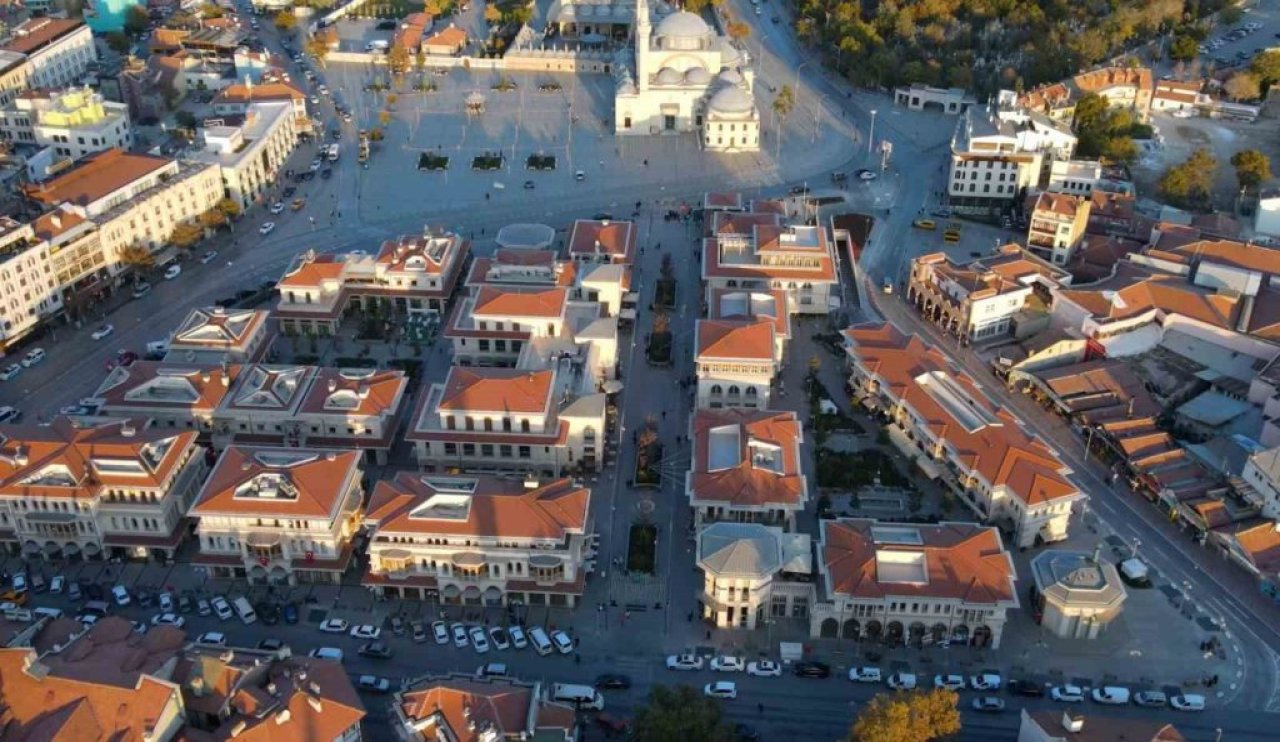 Konya Mevlana Meydanı’nda kaç iş yeri yenilendi?