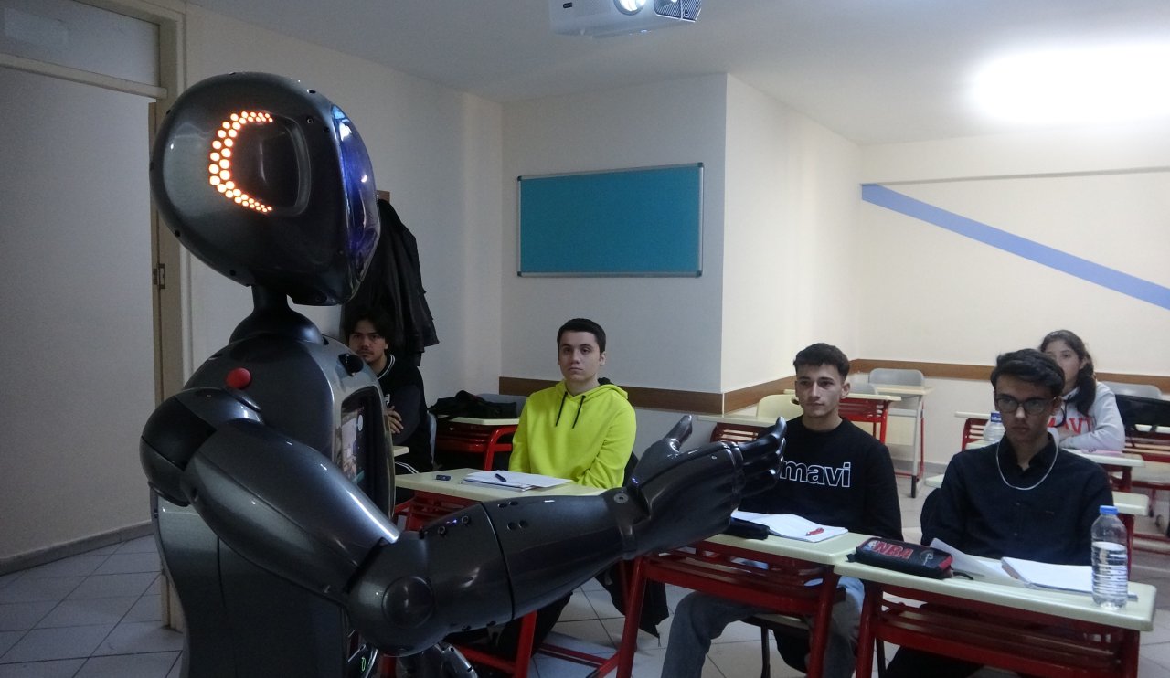 Eğitimde çığır açan teknoloji! Artık robotlar ders veriyor