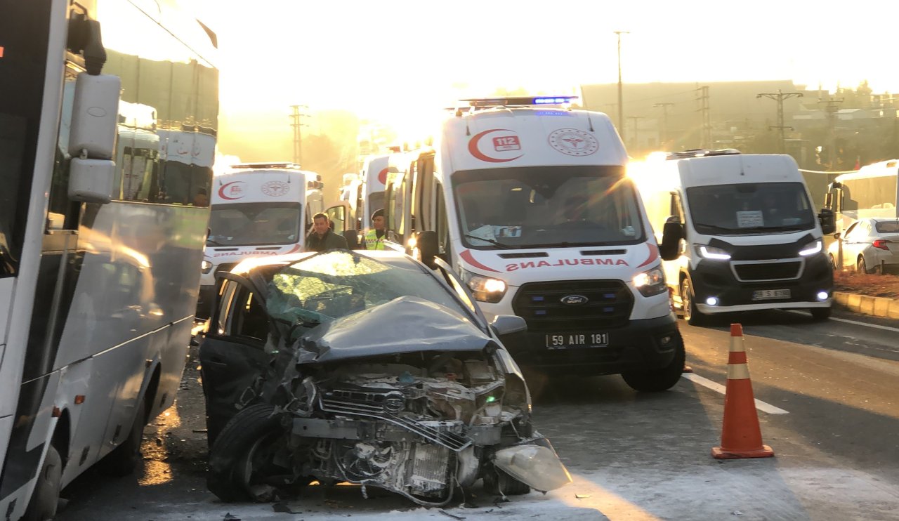 Otomobil ile işçi servisi çarpıştı: 1 ölü, 10 yaralı