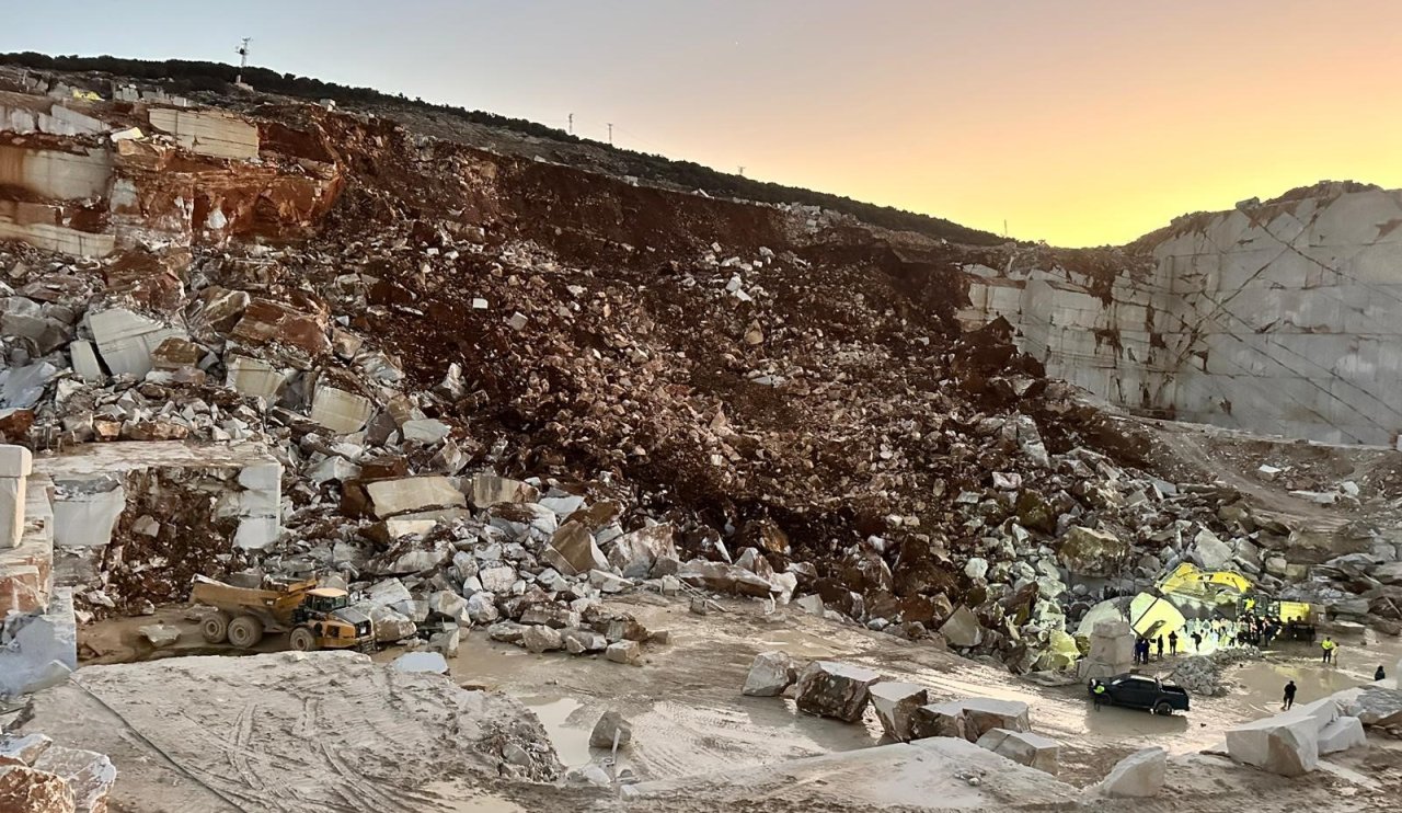 Mermer ocağında heyelan anı güvenlik kamerasında: İşçiler toprak altında kaldı