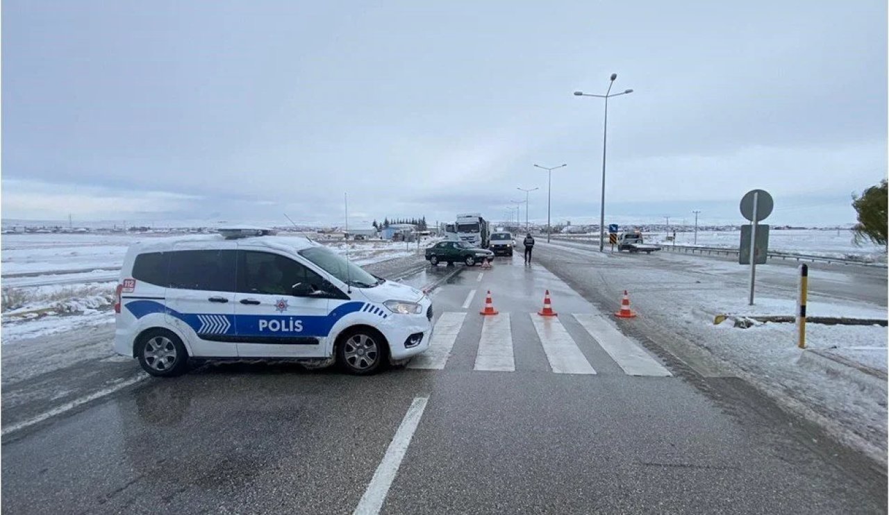 Konya'da kar ve tipi ulaşımı zorlaştırıyor