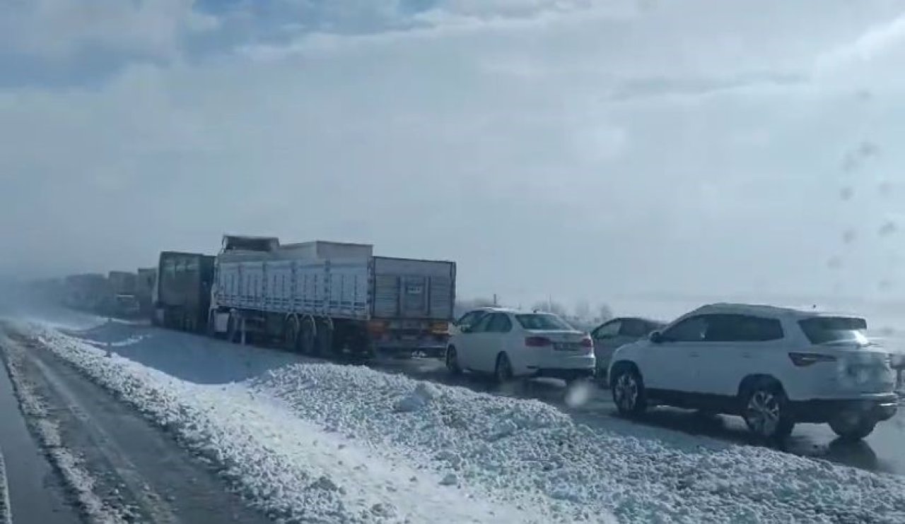 Konya'da kar ve tipi ulaşımı zorlaştırıyor