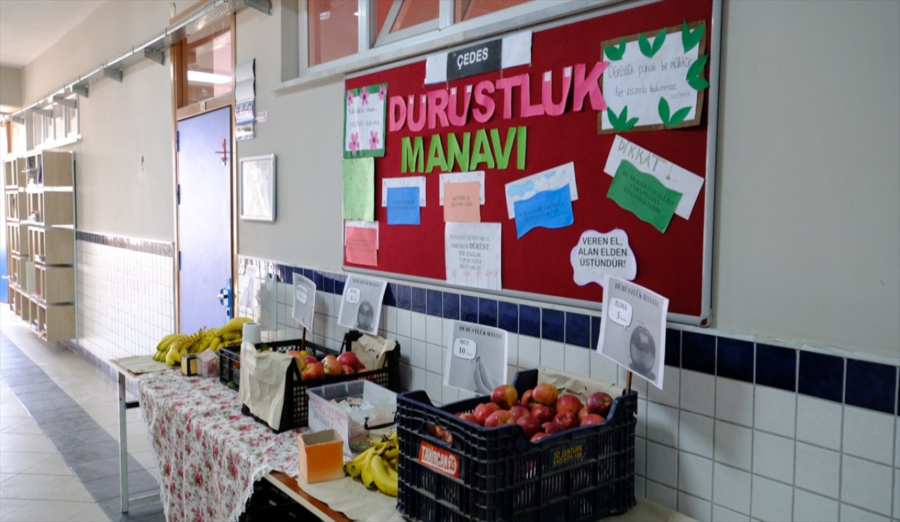 Konya'daki öğrenciler dürüstlüğü "manavda" öğreniyor