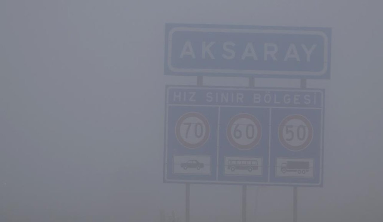 Konya yolunda yoğun sis! Görüş mesafesi 10 metreye düştü