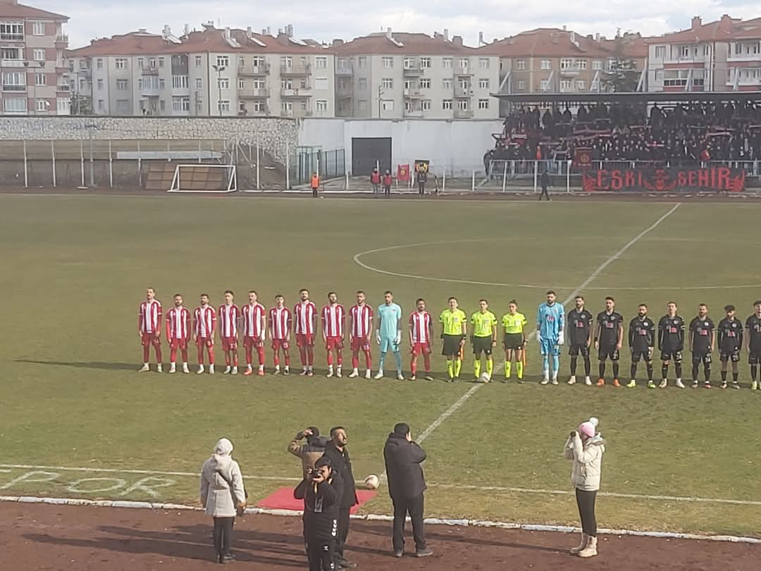 Eskişehirspor, liderliği Konya'da bıraktı