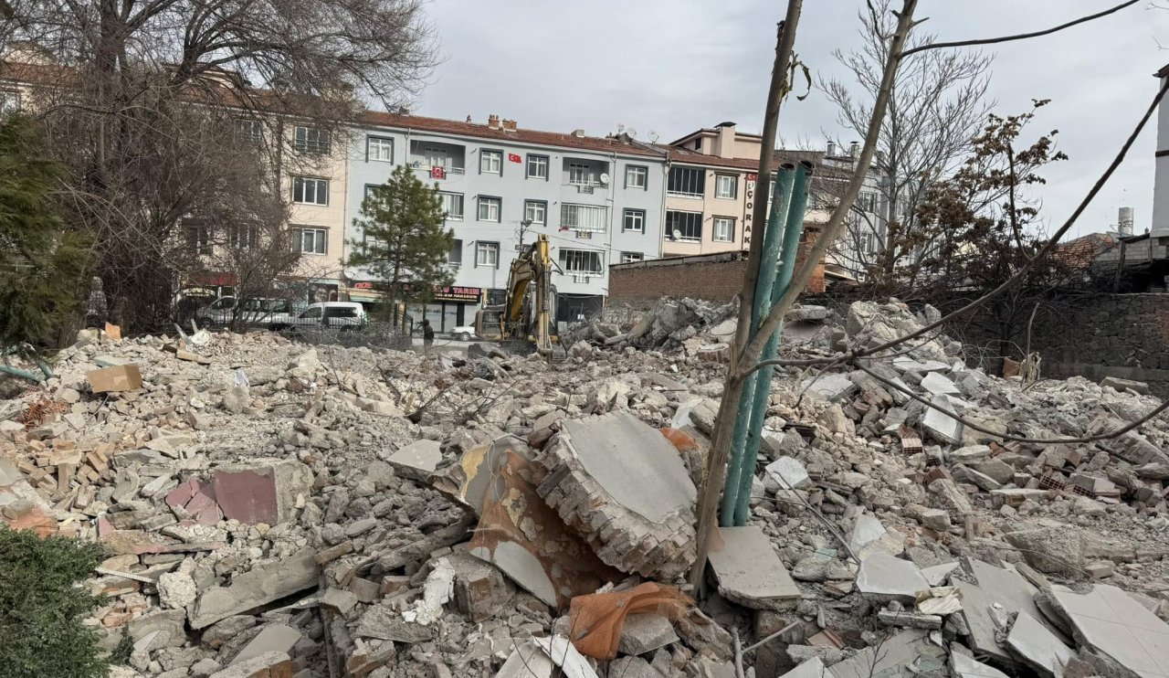 Başkan Altay’a teşekkür: Konya’da ömrünü tamamlayan bina yıkılıyor!