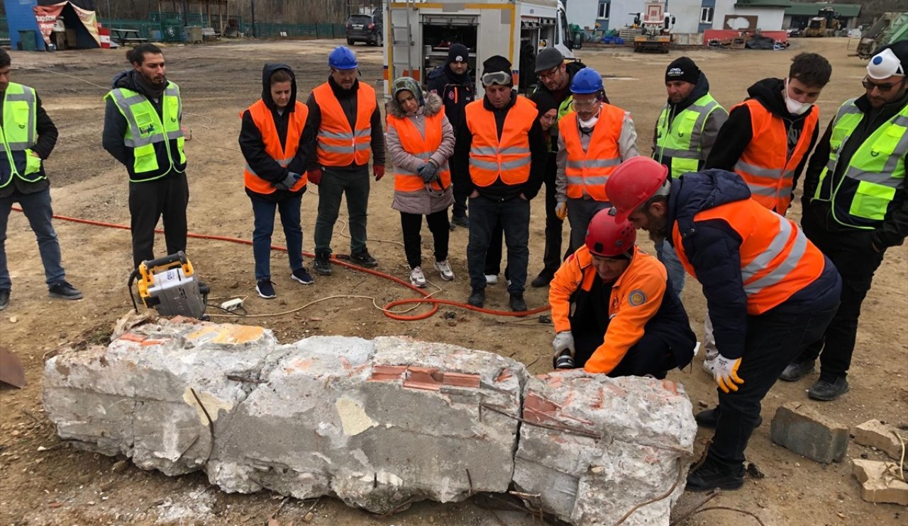 Konya'da deprem tatbikatı: Ekipler makina kullanımı öğrendi