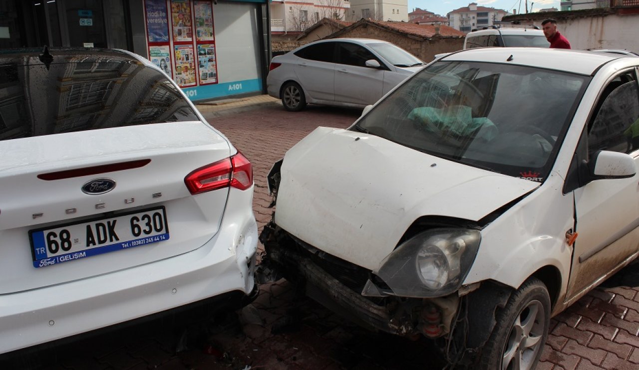 Aksaray’da trafik kazası şoku! Kırmızı ışıkta nişanlısına çarptı