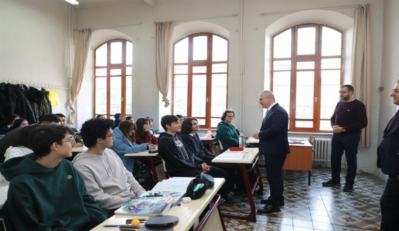 Konya Lisesi tarihine yolculuk: Vali Akın öğrencilerle bir araya geldi