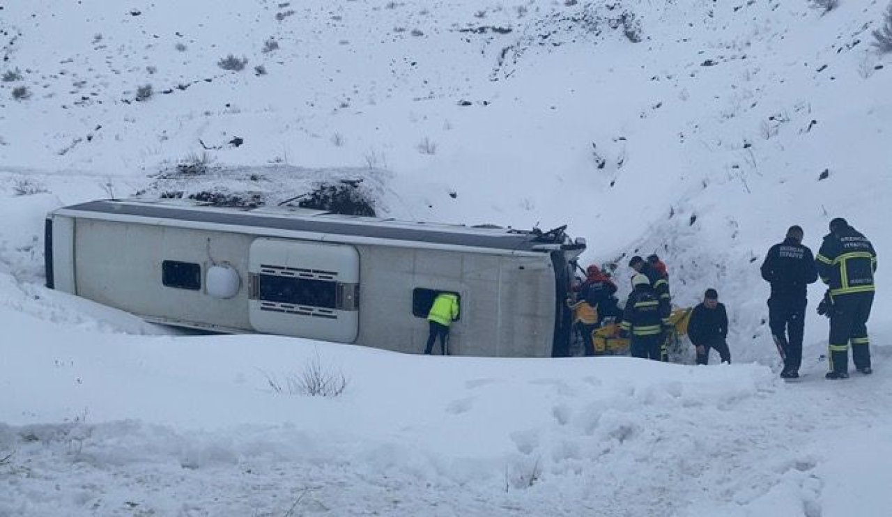 Yolcu otobüsü şarampole devrildi, ekipler seferber oldu