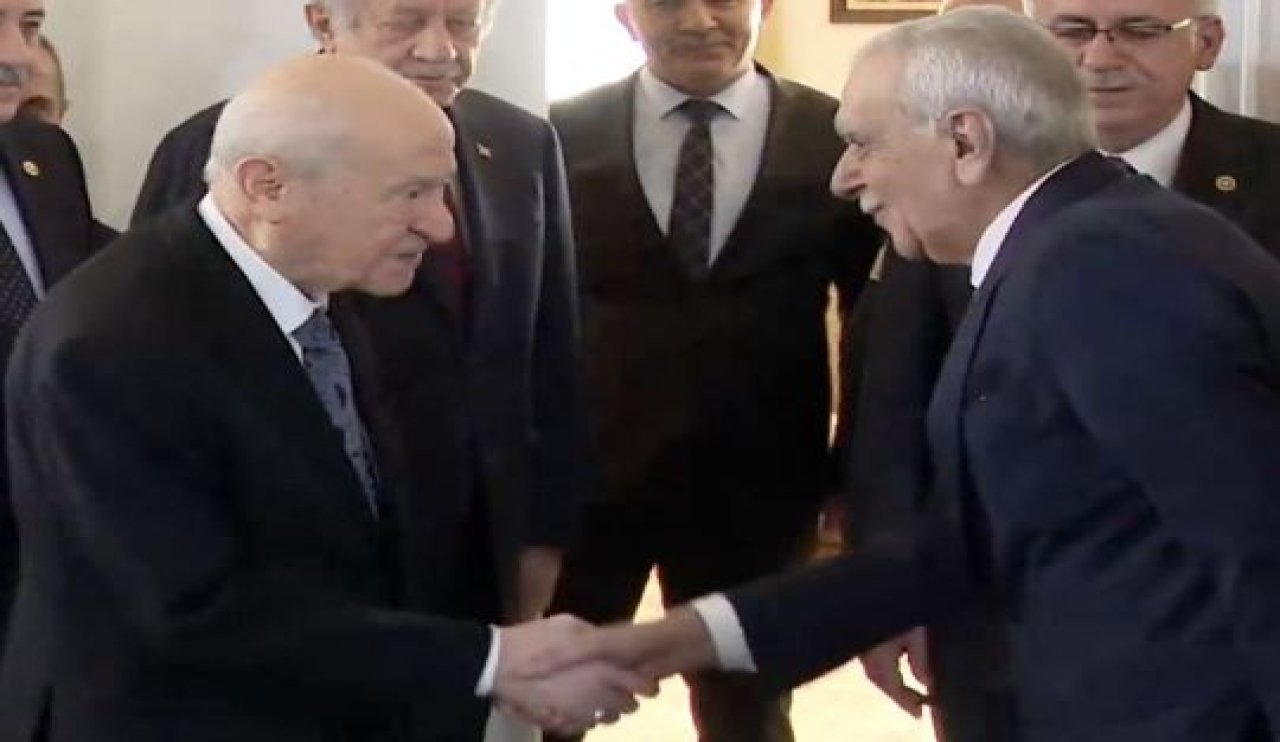 MHP Lideri Bahçeli, DEM Parti heyetini kapıda karşıladı!