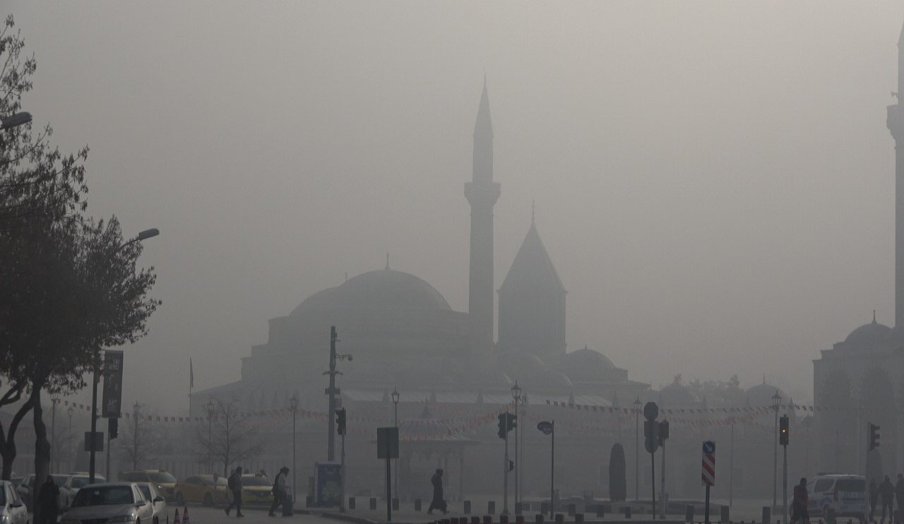 Mevlana Müzesi siste kayboldu uçuşlar gecikti!