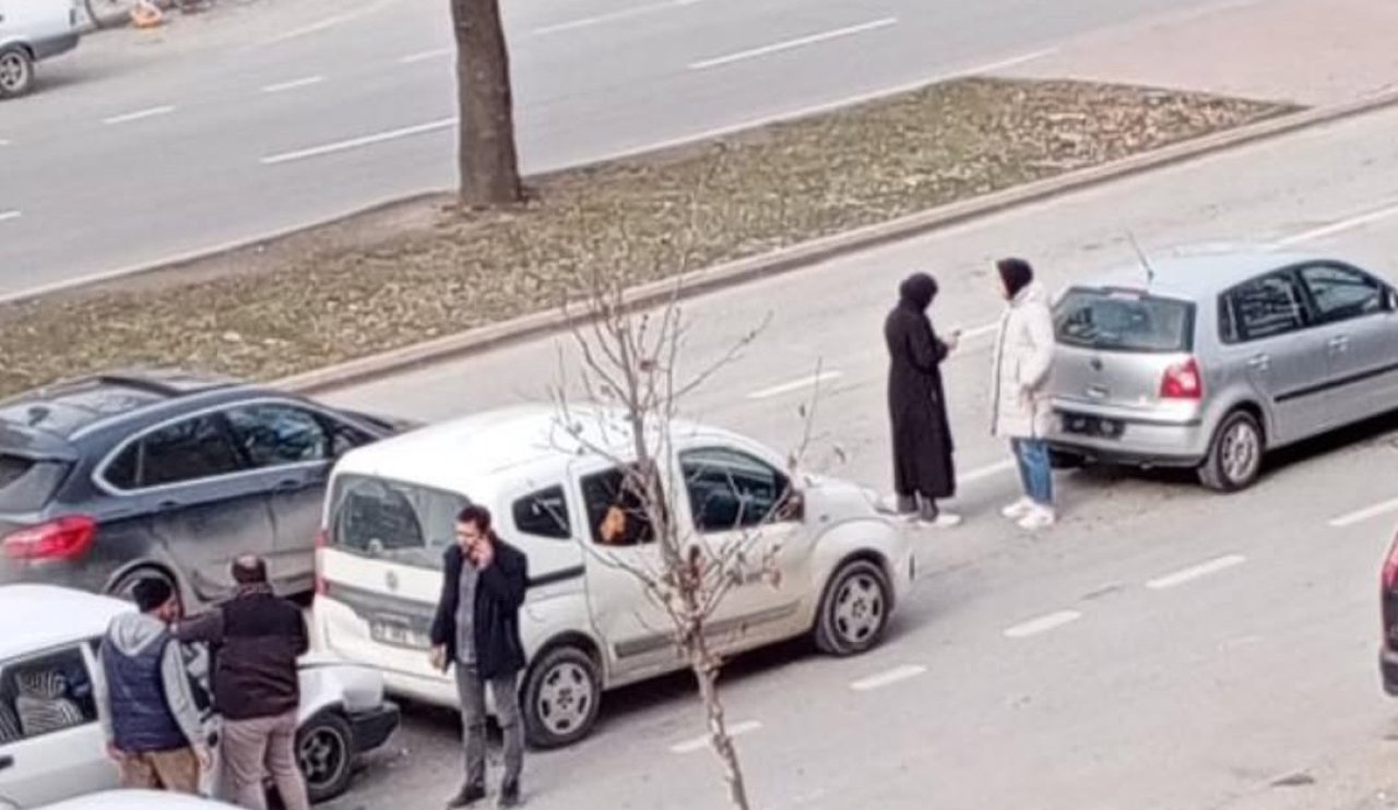 Fetih Caddesi'nde maddi hasarlı trafik kazası