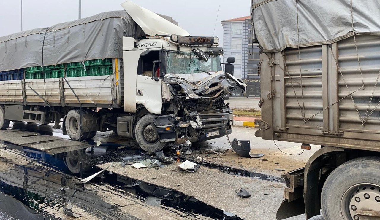 Trafik ışıklarında zincirleme kaza: Konya’da 3 tır çarpıştı