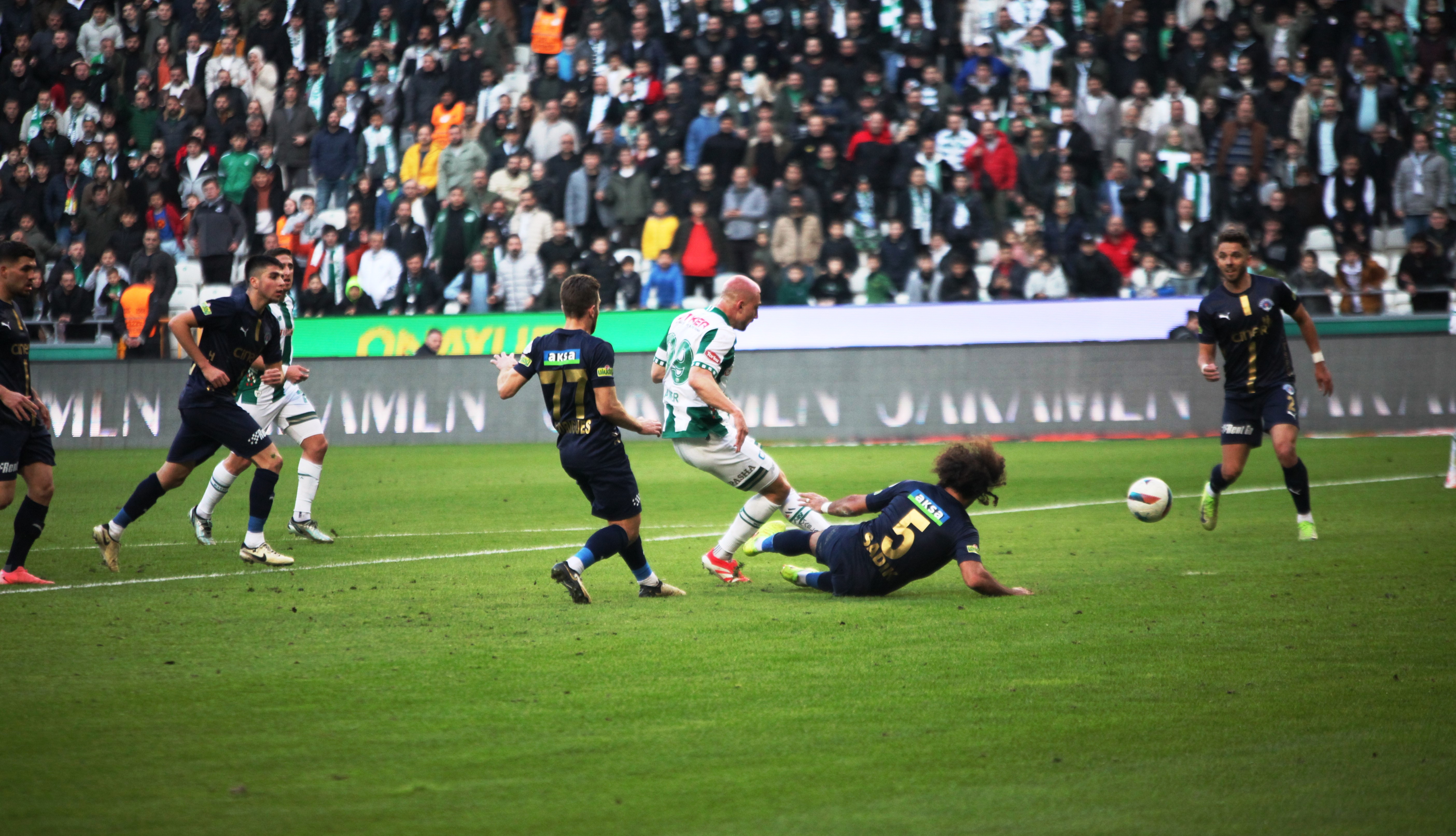 Konyaspor, 3 kez öne geçtiği maça 1 puana razı! Ne yaptın Slowik