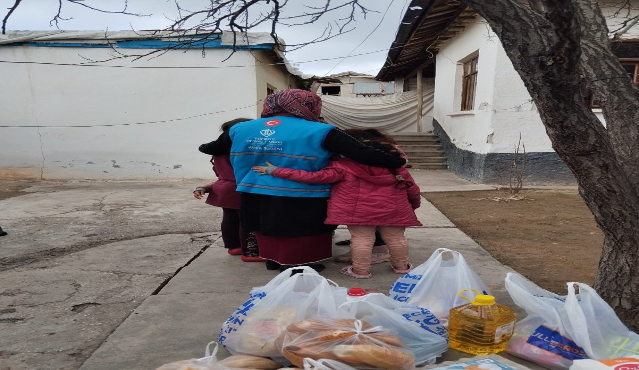 TDV Konya'da ihtiyaç sahiplerine yardımları ulaştırıyor