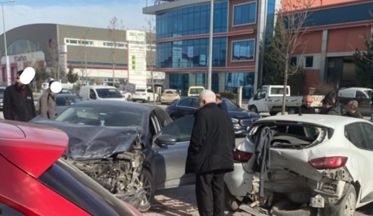 Konya’da zincirleme trafik kazası! 4 araç birbirine girdi