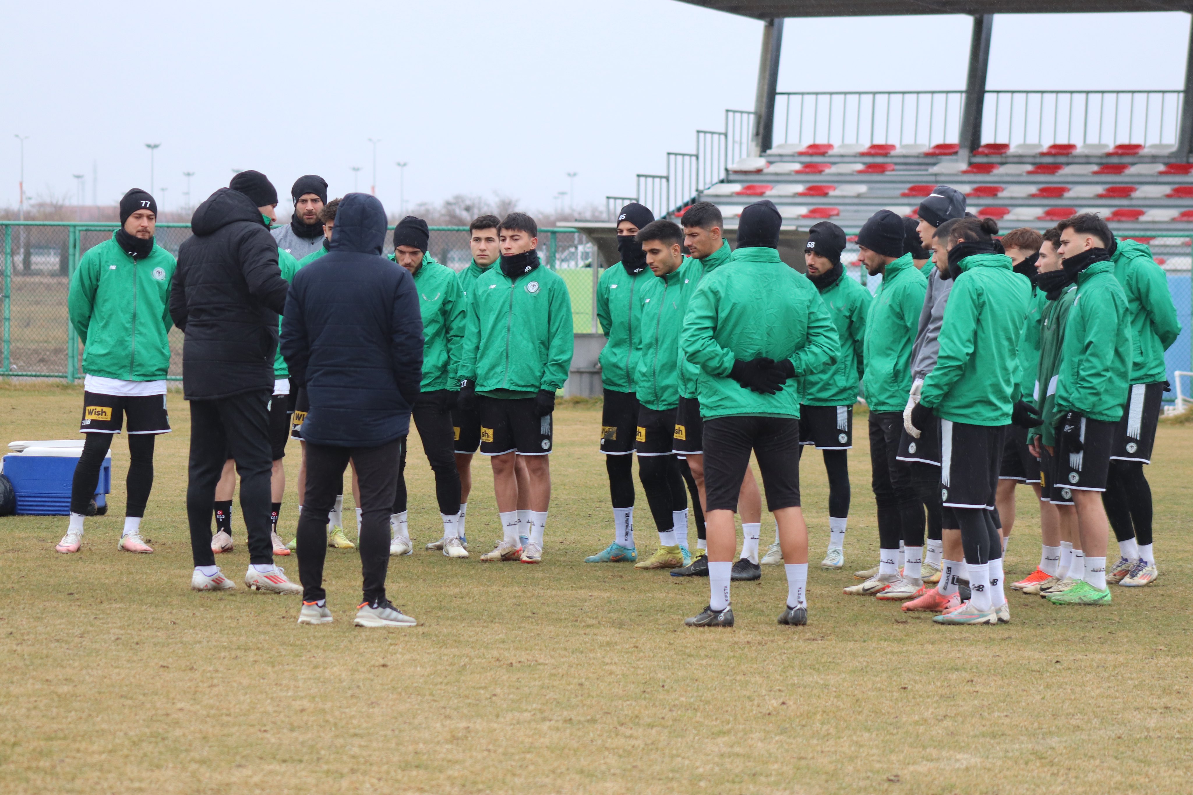 1922 Konyaspor, evindeki kritik maça hazırlanıyor