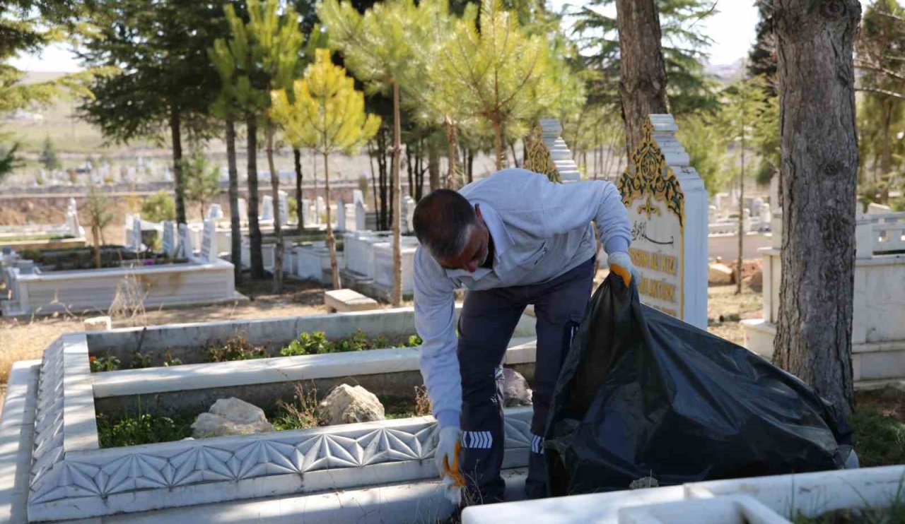 Mezarlıklara bayram dokunuşu!