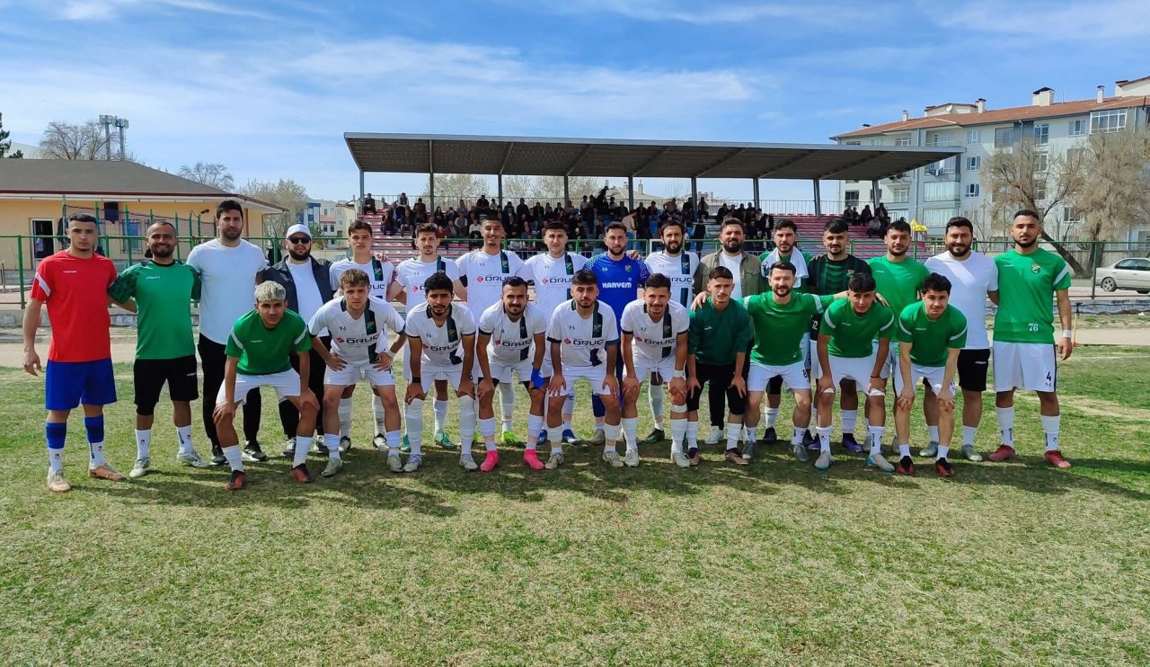Sarayönü Belediyespor engelini tek golle geçmeyi bilen Karapınar Belediyespor moral buldu