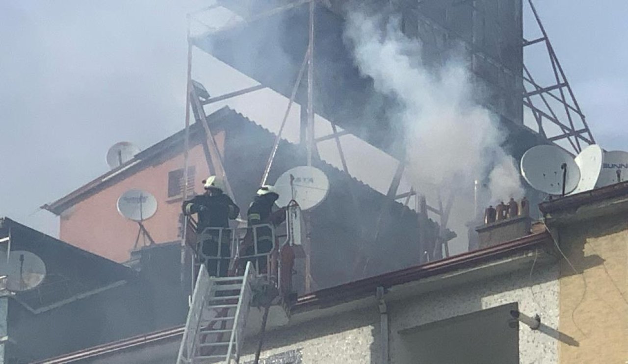 5 katlı binanın çatı katında çıkan yangın korkuttu