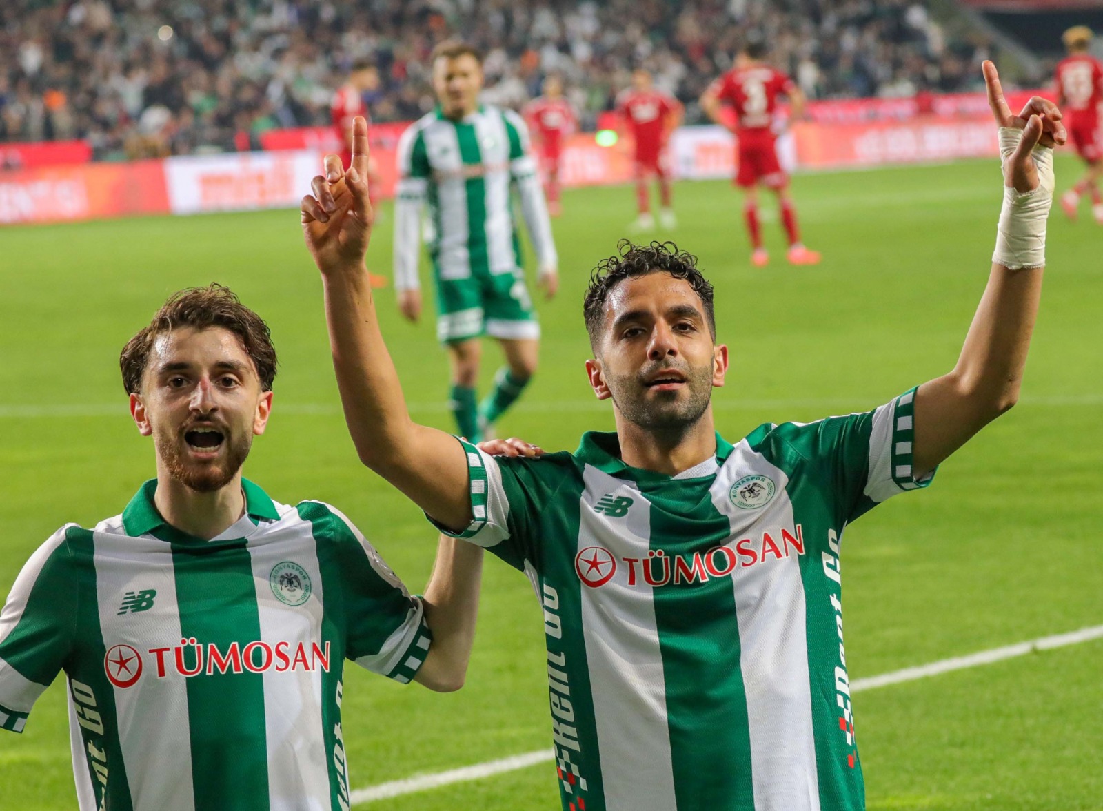Konyaspor, taraftarına çifte bayram yaşatmak için sahada