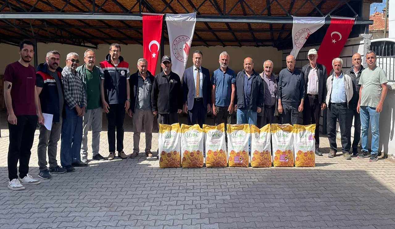 Konya Beyşehir'de Üreticilere Yüzde 50 Hibeli Ayçiçeği Tohumu Desteği