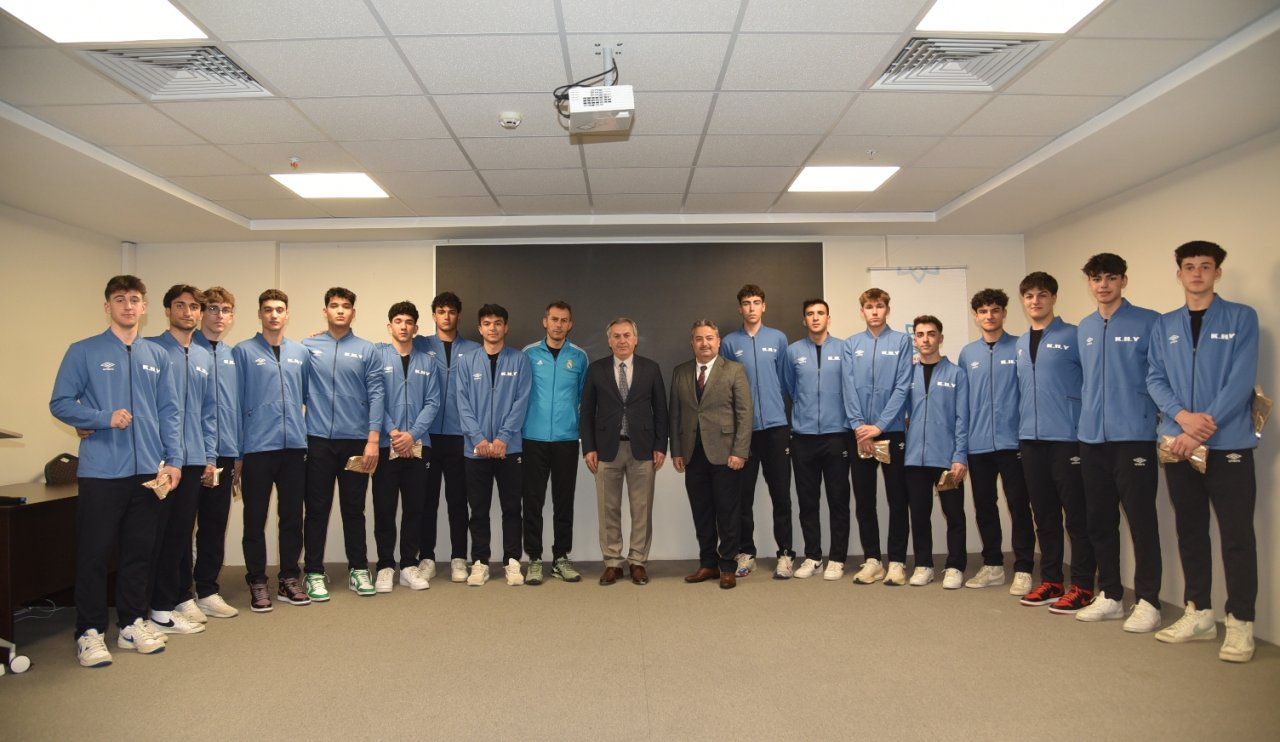 Voleybol takımı Türkiye üçüncüsü: Hamza Yerlikaya Spor Lisesi gururlandırdı