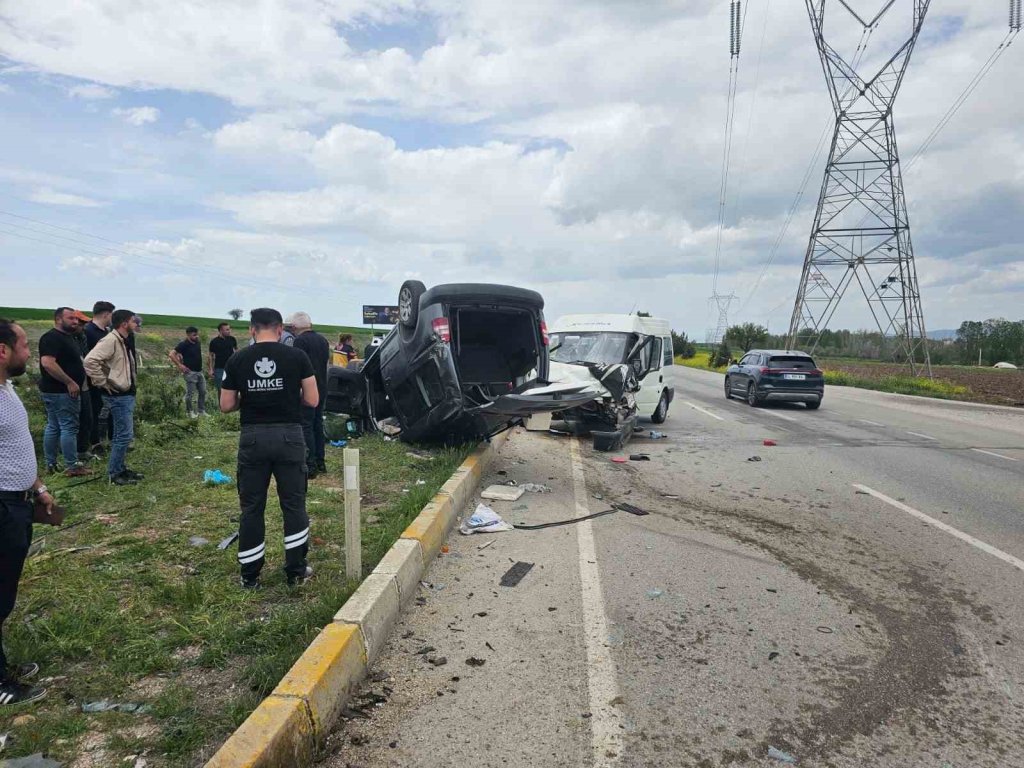 Feci trafik kazası! 9 yaralı var