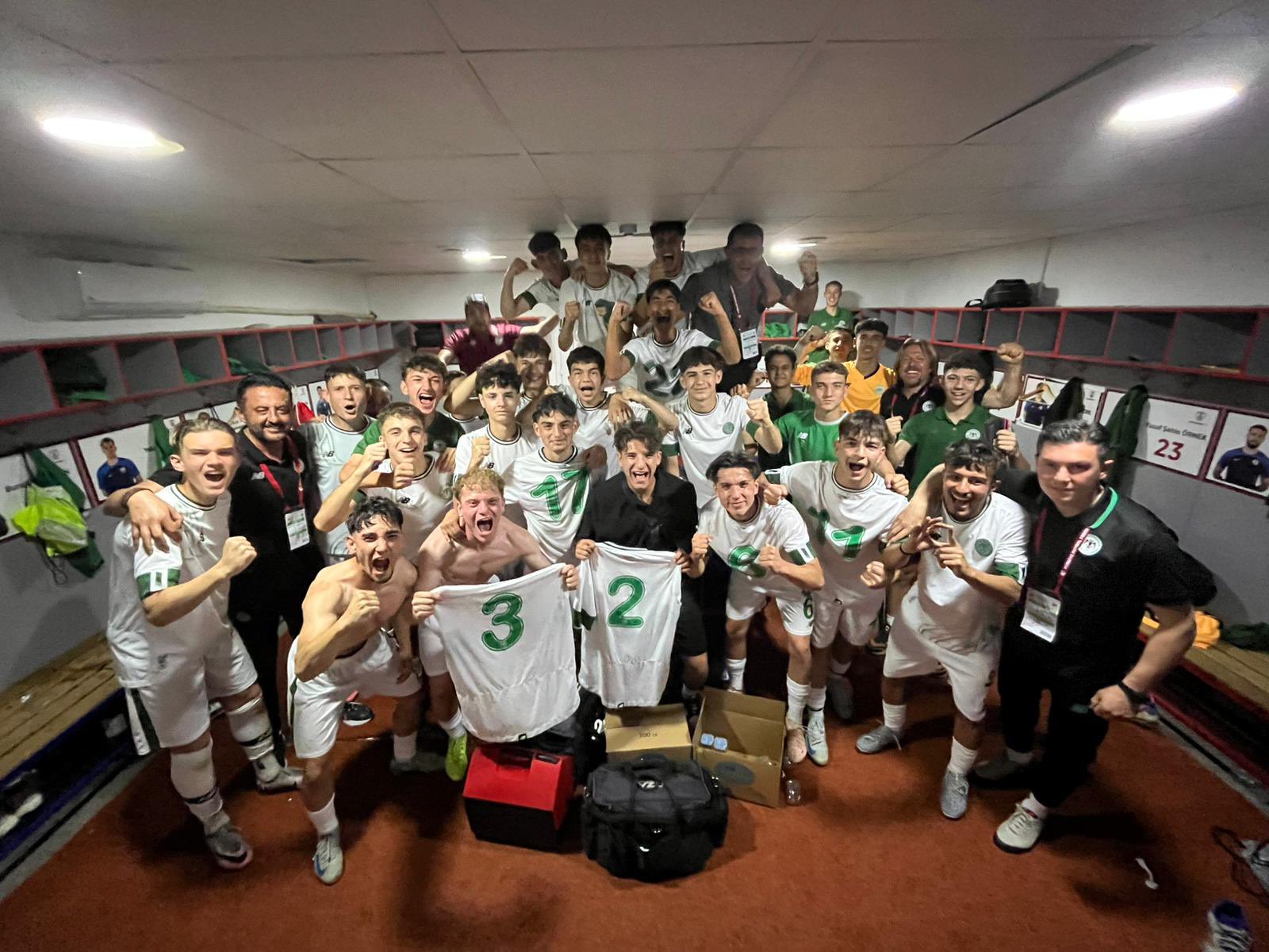 Konyaspor hem Türkiye üçüncüsü oldu hem de özel ödülü kazandı
