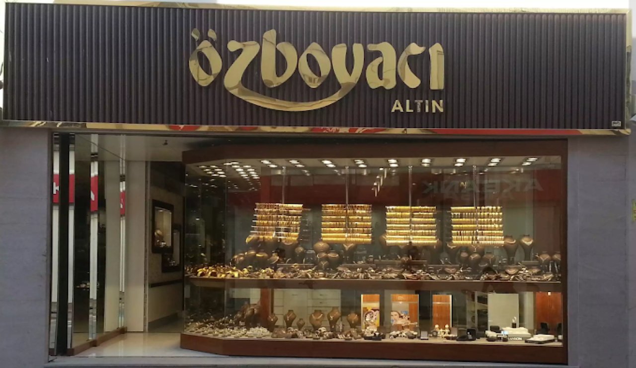 EMA Koleksiyonu Anneleri Büyüledi! Özboyacı Altın'a Kadınlardan Yoğun İlgi