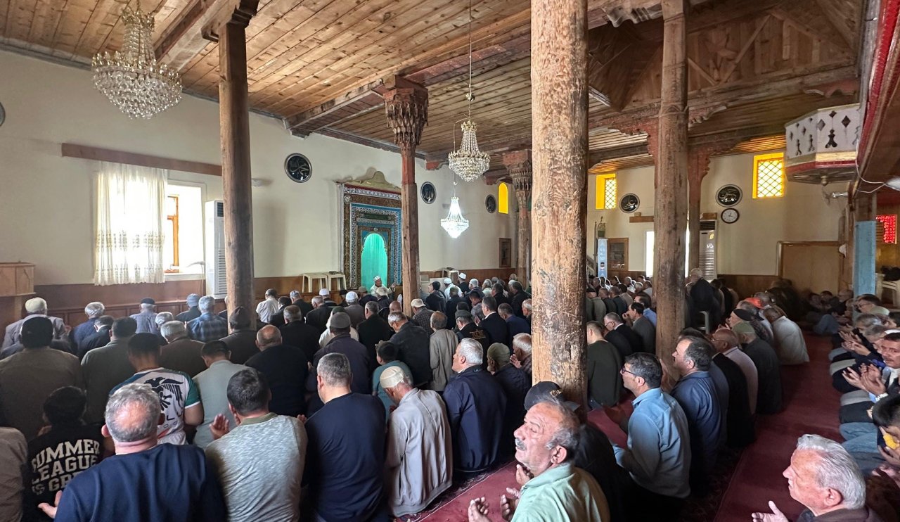 Beyşehir ve Derbent’te yağmur duası için eller semaya açıldı