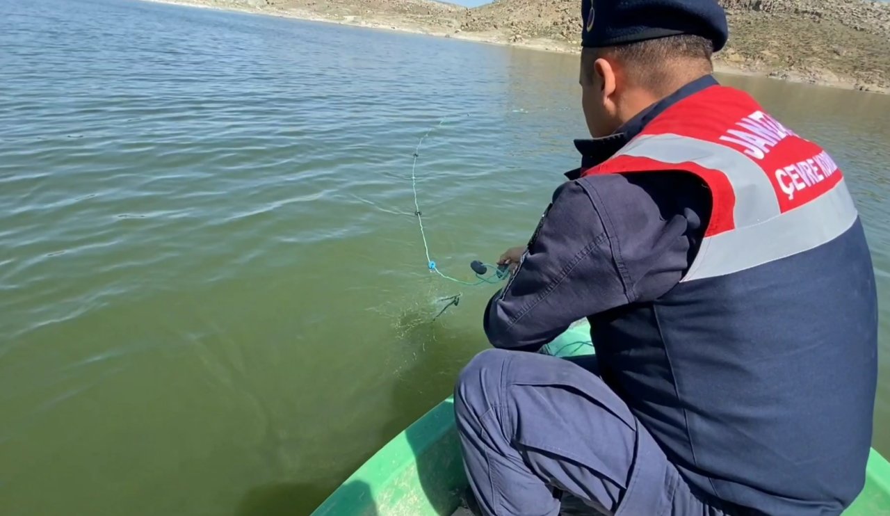 Aksaray'da Kaçak Avcılığa Geçit Yok: Barajda 500 Metrelik Kaçak Ağ Ele Geçirildi