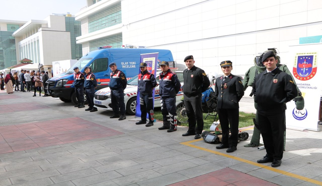 Jandarma Affetmedi: Konya’da 3 Bin 700 Paket Kaçak Sigara Ele Geçirildi